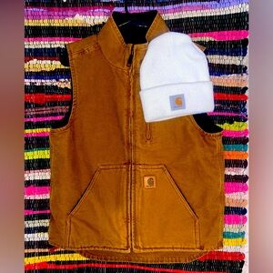Carhartt Vest + white beanie!!